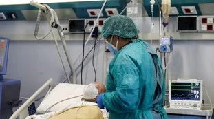 Coronavirus, il bollettino: curva di contagi e morti stabile, ma occhio al trend dei ricoveri