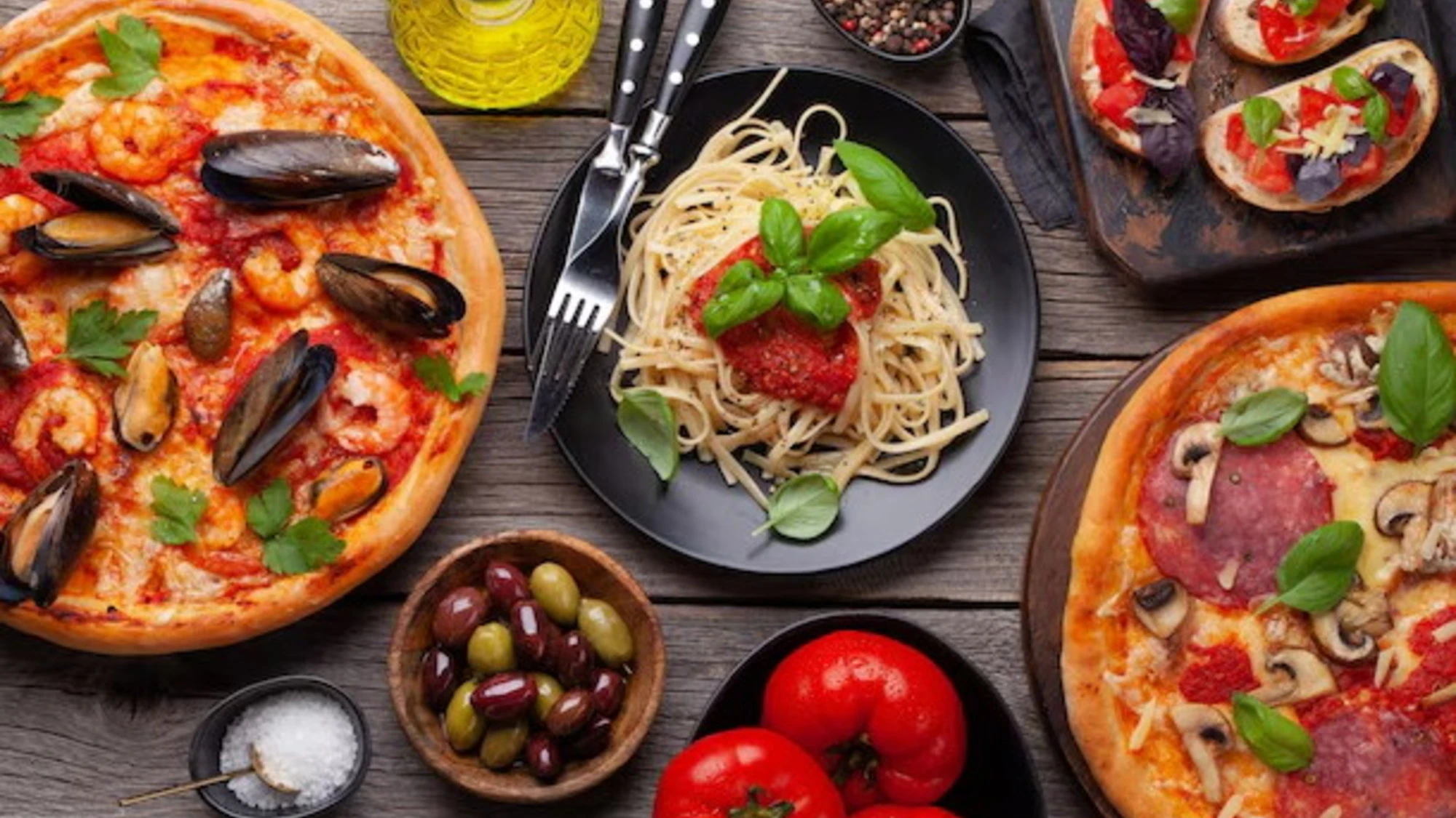 Cucina italiana patrimonio dell'Unesco: pasta o pizza, chi vince l'eterno duello?