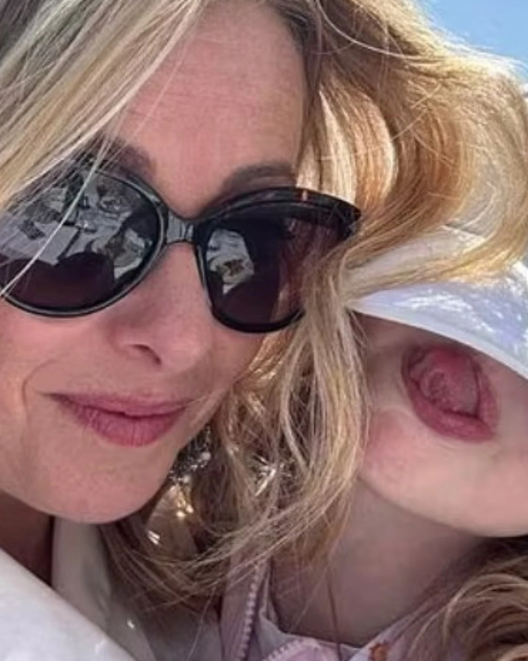 Milano, orrore pro-Pal contro la figlia di Giorgia Meloni: "Pagherà"