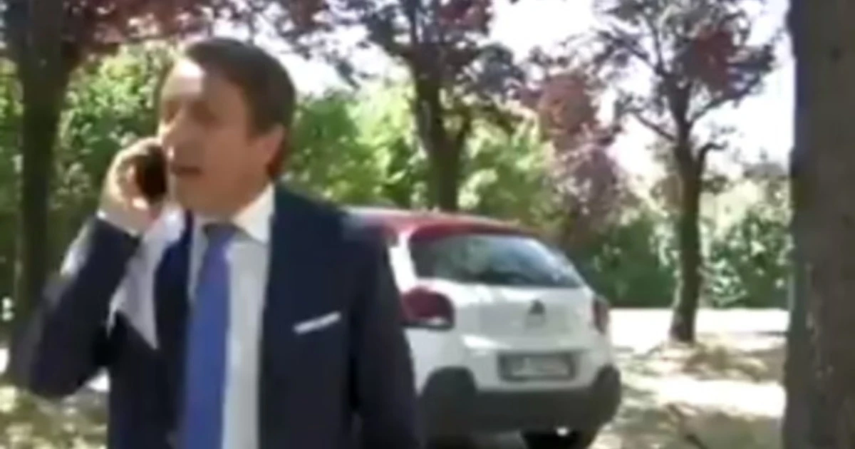 Striscia la Notizia, il Conte di Ballantini pizzicato a fare una preoccupante richiesta a De Luca: "Portami i lanciafiamme migliori"