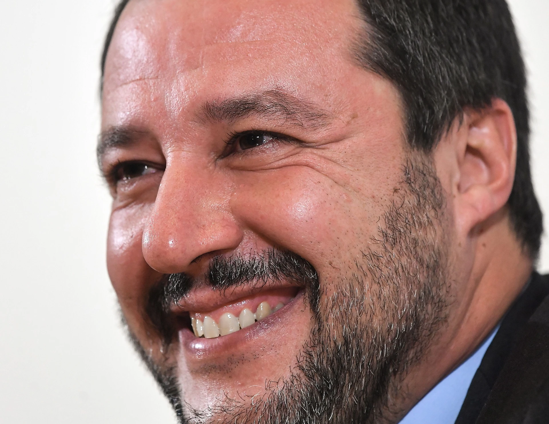 "Ma sono l'unico che lo sta facendo?". L'impensabile Salvini: il lunedì sera, così / Guarda