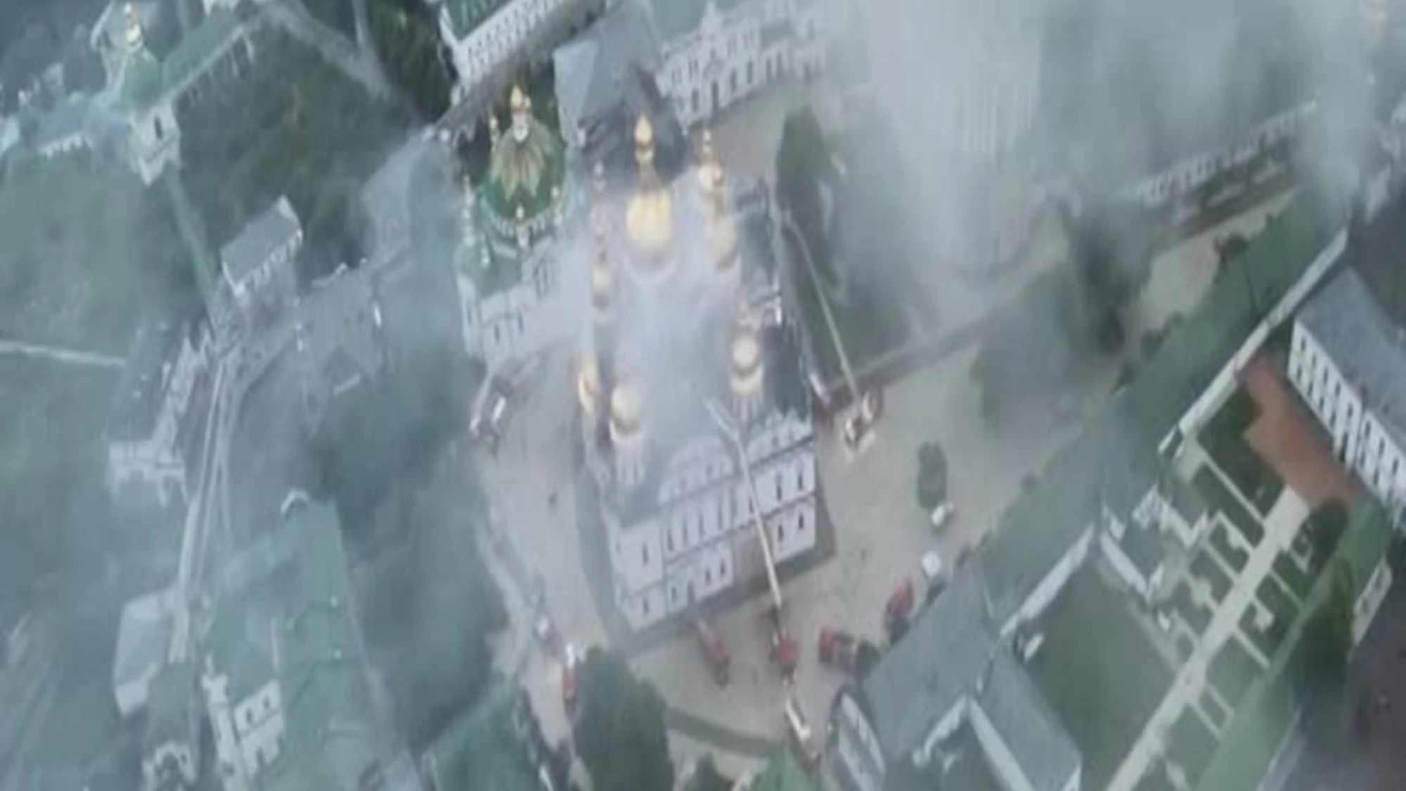 Ucraina, attacco russo al monastero di Kiev: le immagini dall'alto