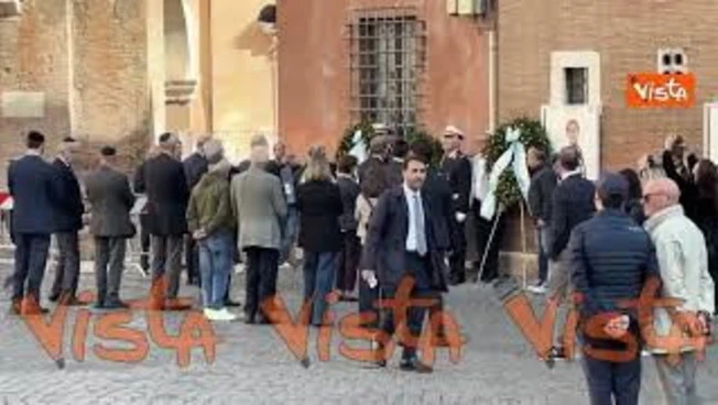 Gualtieri depone una corona al ghetto ebraico per commemorazione rastrellamento del 16 ottobre 1943