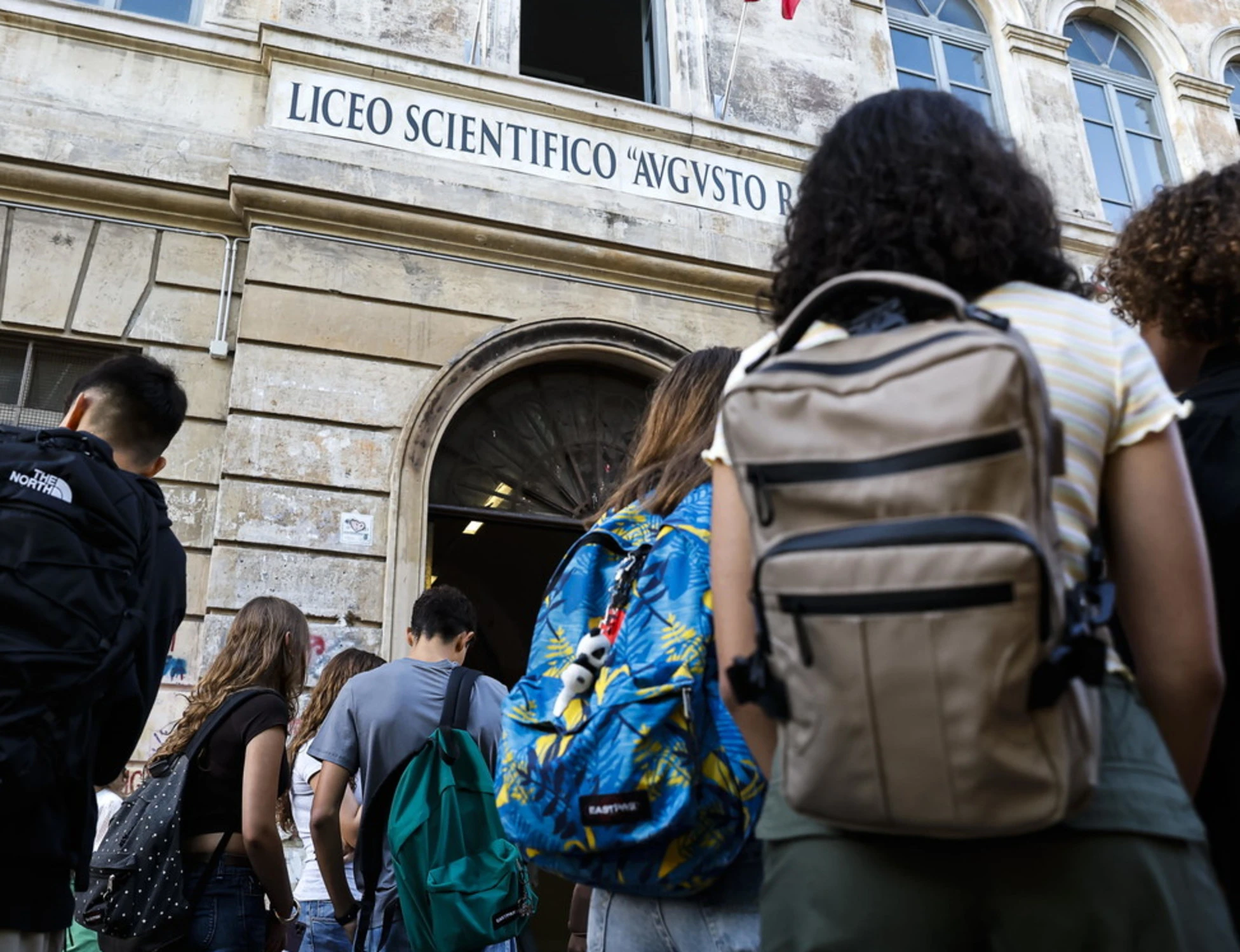 La Spezia, 18enne accoltellato a scuola da un altro studente: è gravissimo