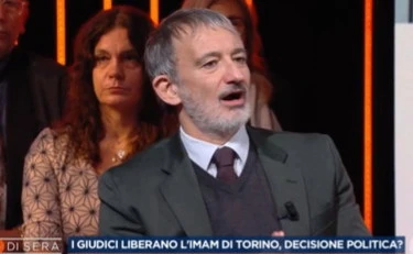 Quarta Repubblica, Senaldi contro la sinistra italiana: "Unica al mondo", c'è da aver paura del Pd