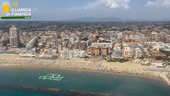 Controlli Gdf litorale sud romano, sequestrati 21 mila articoli contraffatti