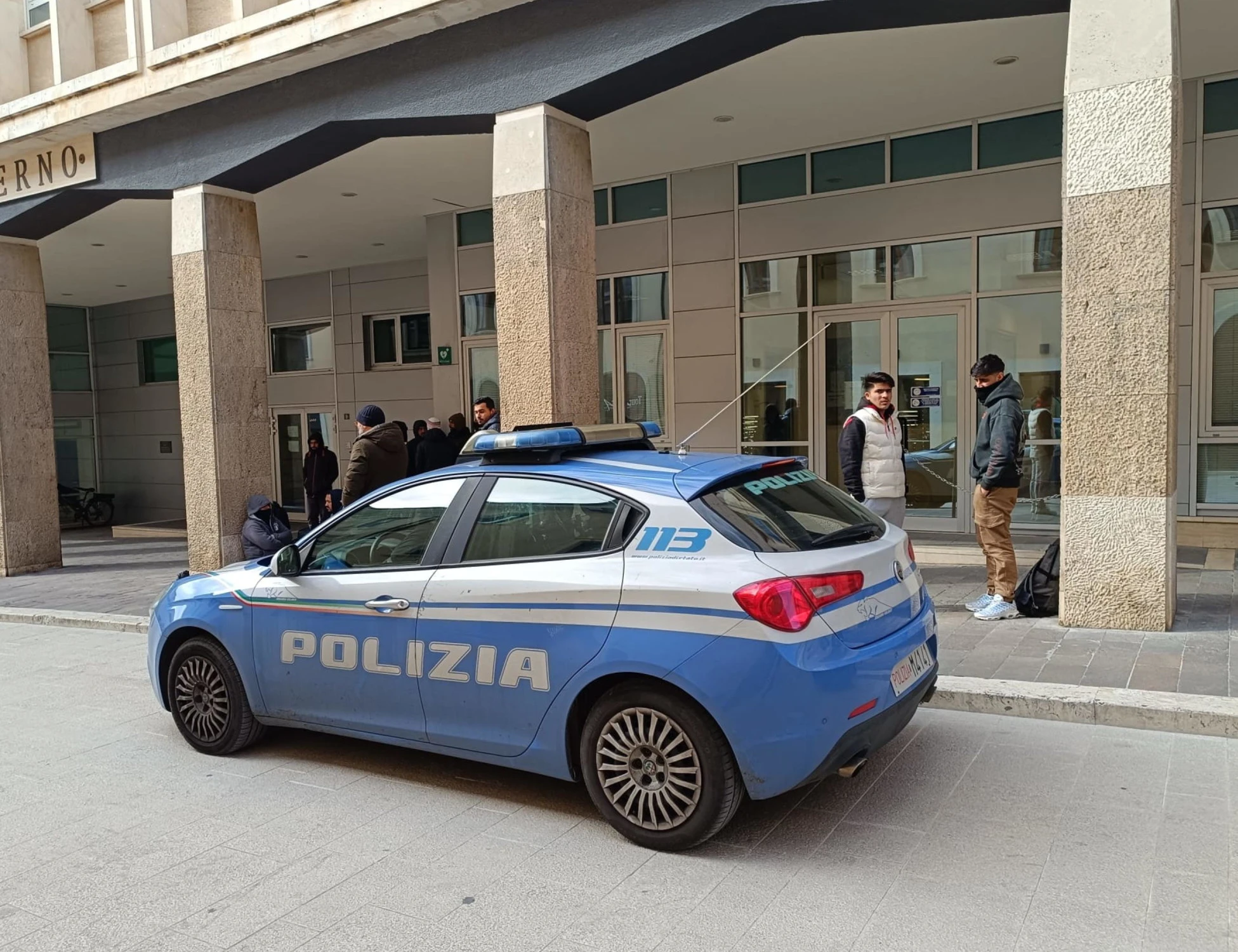 L'Aquila, migranti pronti all'invasione su TikTok: "Venite tutti qui"