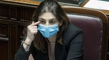 Alessandro Sallusti a Quarta Repubblica, Laura Castelli seppellita: "Una ragioniera ci spiega come risolvere la crisi economica"