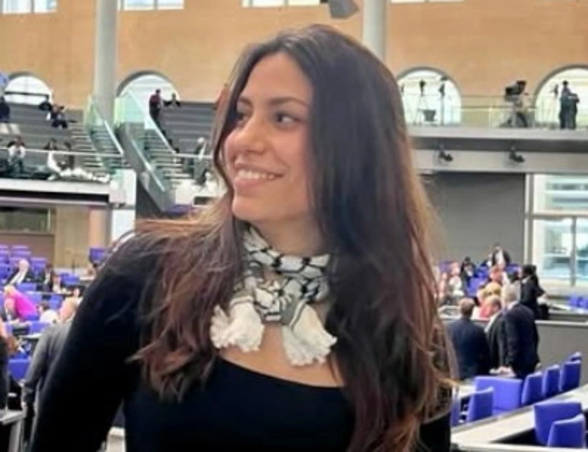 Germania, deputata espulsa dall'Aula per questa maglietta