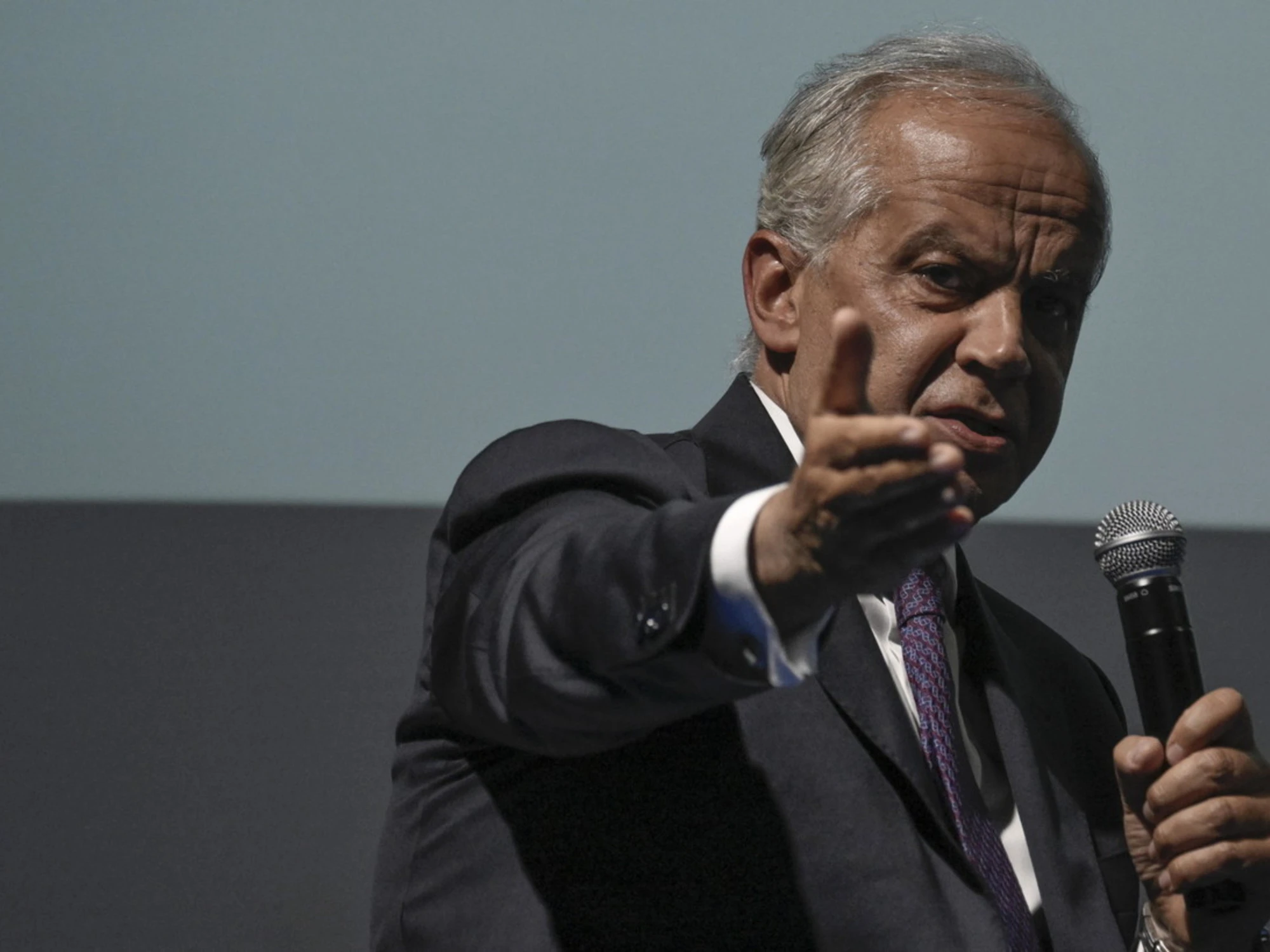 Piantedosi smaschera i teppisti di Milano: "Professionisti del disordine"