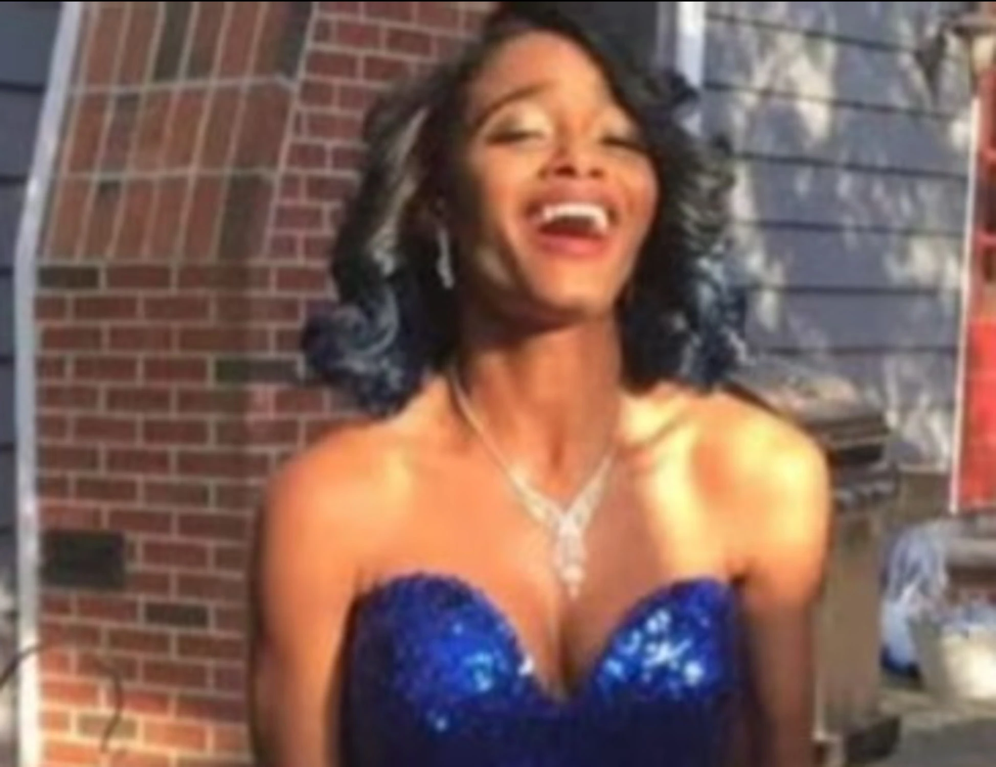 Accoltellata a morte: uno choc, chi è questa ragazza