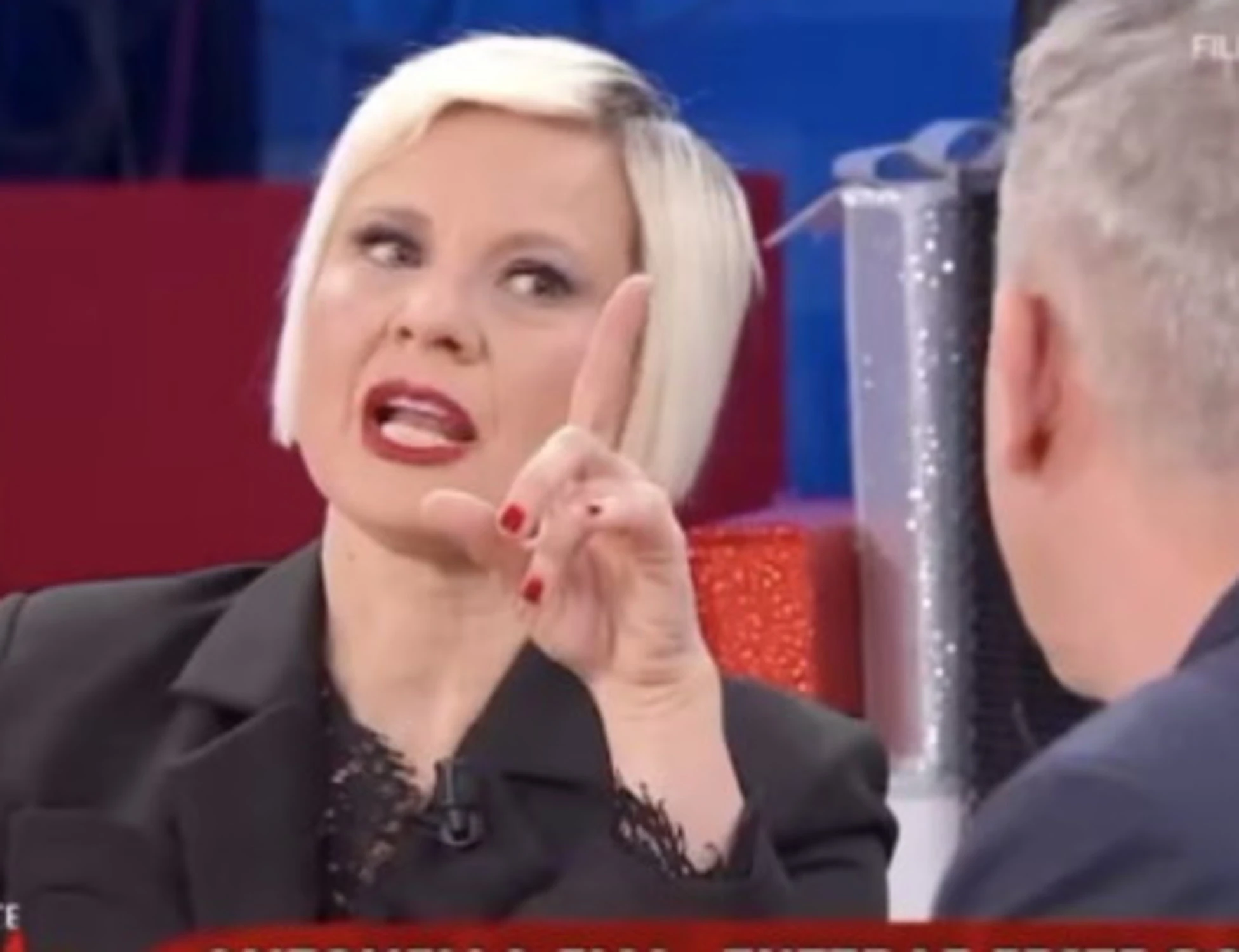 BellaMa', Antonella Elia insulta Valeria Marini: "Personalità di m***"