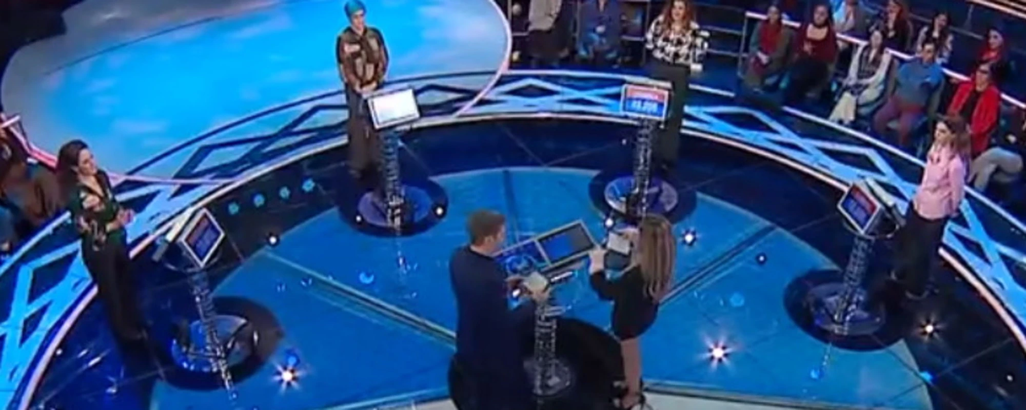 "Pilotato". Il dettaglio<br />scatena il pubblico