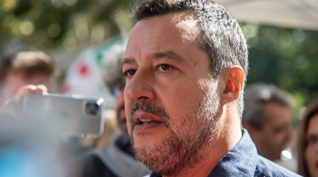 Matteo Salvini gela la "Iena" dal palco: "Bella Ciao? Cantala tu"
