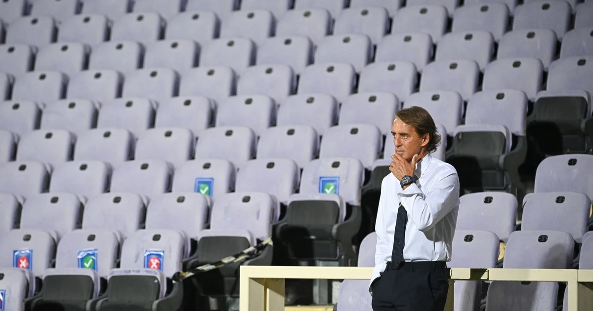 Roberto Mancini ancora positivo al Covid: la beffa del tampone, l'Italia si gioca tutto in Nations League senza il suo ct
