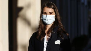 Claudia Alivernini, insulti e minacce alla prima vaccinata d'Italia: "Adesso vediamo quando muori"