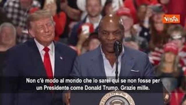 Mike Tyson raggiunge Trump sul palco a New York: Il mio Presidente