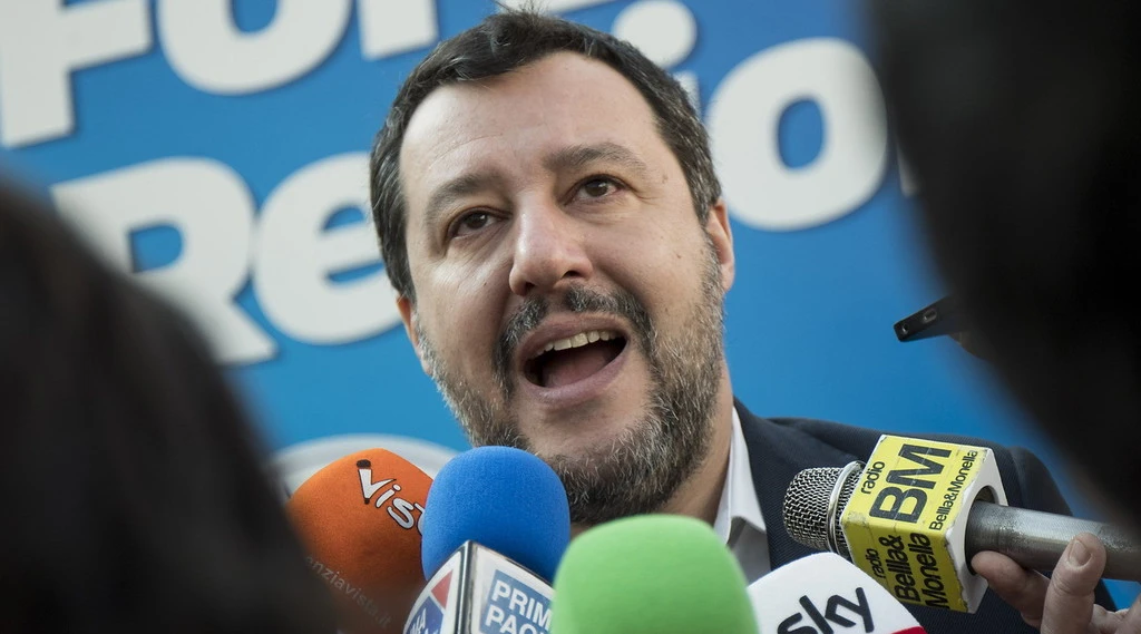 Matteo Salvini contro i calciatori: "Hanno una corsia preferenziale per fare i tamponi per il Covid-19, assurdo"