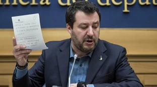 Coronavirus, Matteo Salvini e l'agente positivo. M5s sciacallo: vuole isolare il leader della Lega
