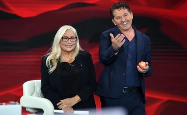 Domenica In, bacio sulla guancia e abbraccio: Mara Venier e il colpo di scena con Mammucari