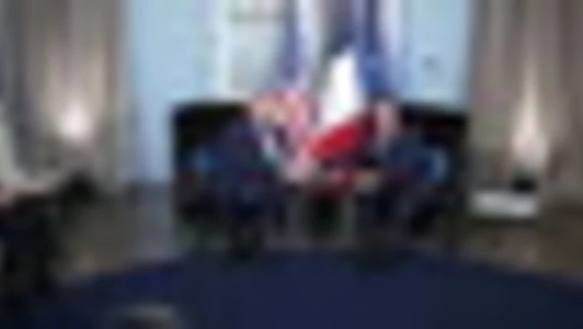 G7 Evian, la stretta di mano Macron-Trump: "A Hormuz niente pedaggi"