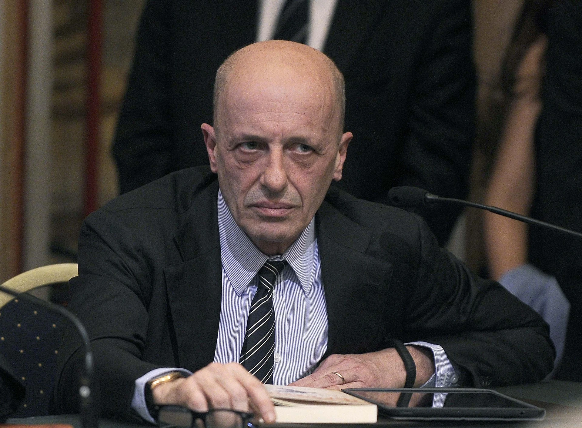 Alessandro Sallusti, a valanga contro i clandestini nel giorno del voto: "Ma quali razzisti, se amate l'Italia..."