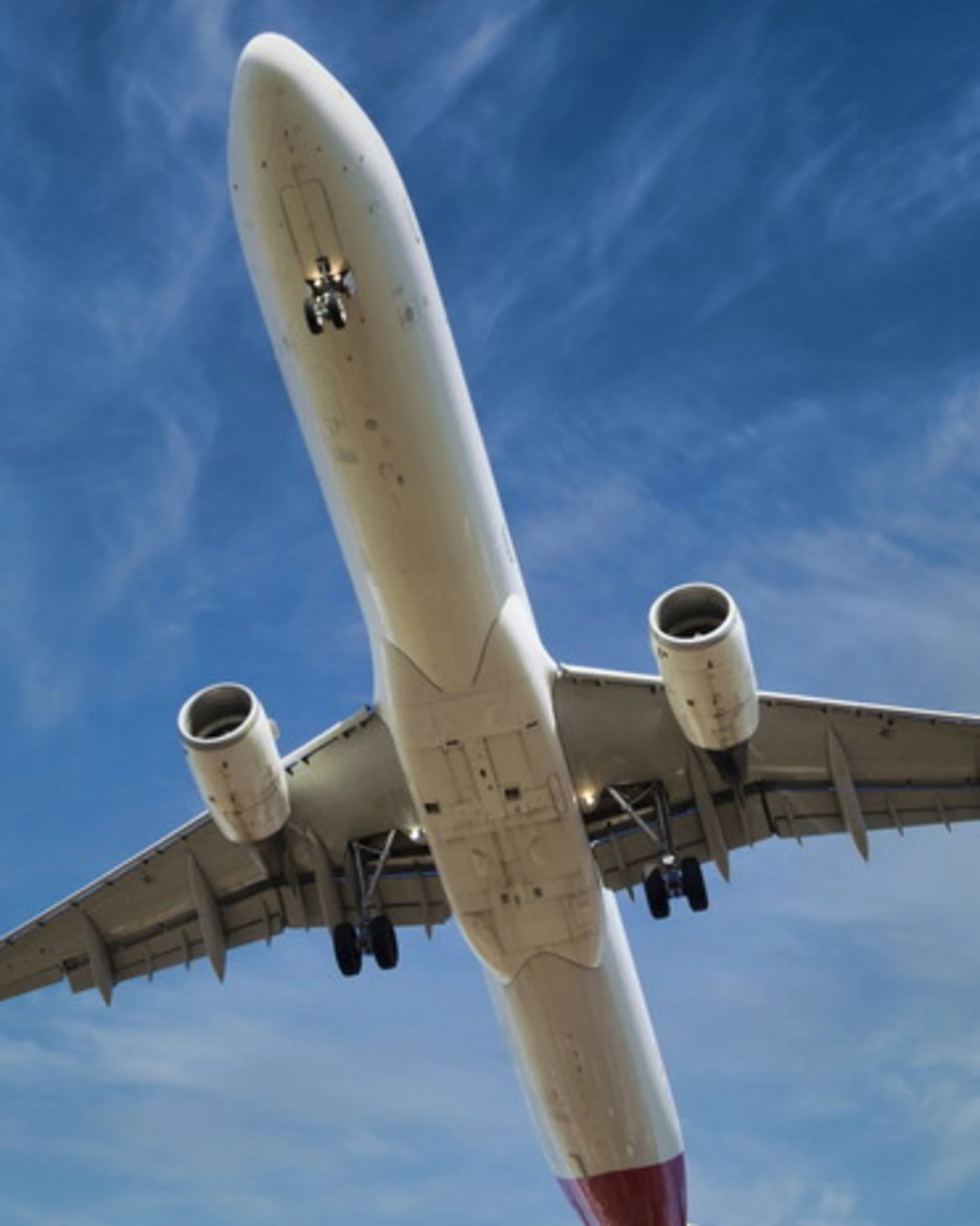 Paura sull'aereo Francoforte-Siviglia: un pilota è in bagno, l'altro sviene