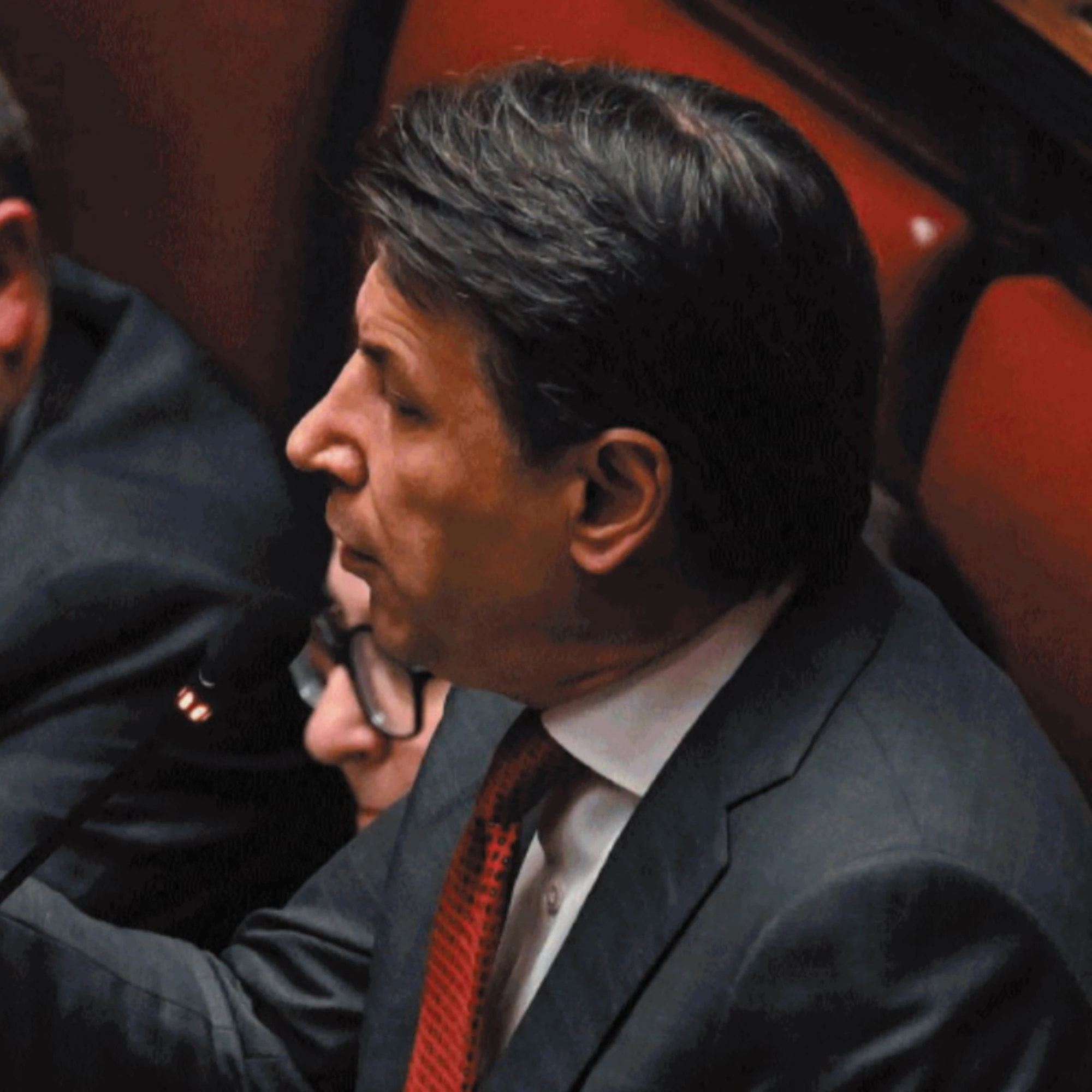 L'opposizione chiude al dialogo ma sulla politica estera si spacca