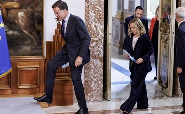 Meloni, il sospetto: gioco sporco, così Trump usa Rutte