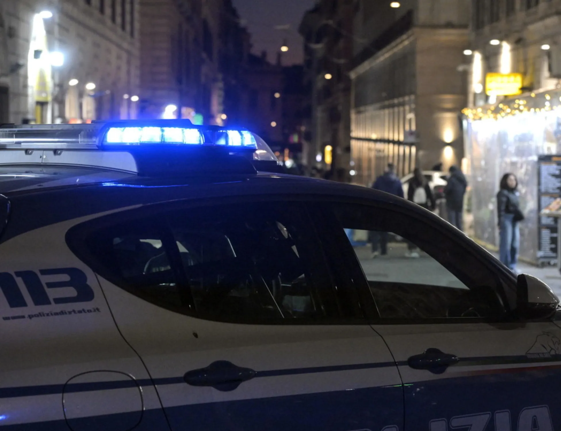 Leggi l'articolo: Distrugge un'auto e aggredisce i poliziotti,  extracomunitario semina il panico