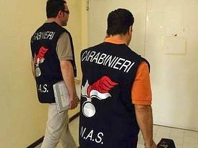 Ambienti fatiscenti e cibi scaduti, Nas chiudono 18 strutture per disabili e anziani