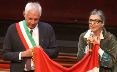 https://media.liberoquotidiano.it/dnEHIG4nHqfhGIx7rC-2TMlNuGuBOq_256G6nSbHSK4/width:800/quality:90/aW1hZ2VzLzIwMjUvMDkvMjkvMTQzNDI2ODg3LWViNTQ0YzMzLTUxNDMtNDhkNS05MjIzLTdhZDE1MGI5MmFjMC5qcGc.webp