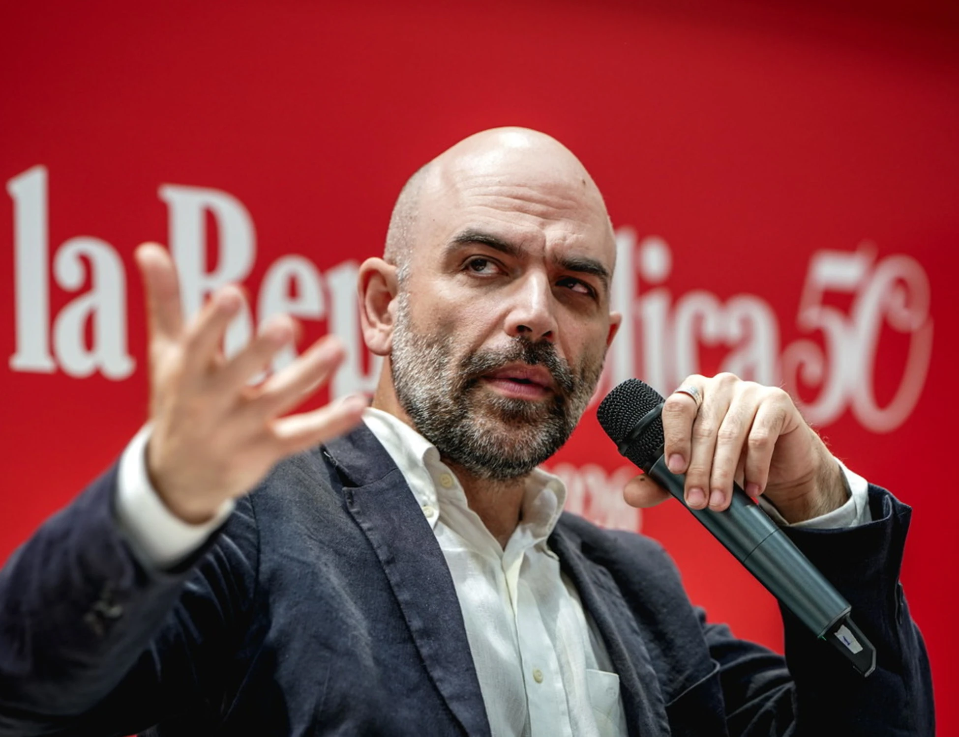 Roberto Saviano condannato tira dritto: "Sono felice, nessun plagio". Ma viene smentito