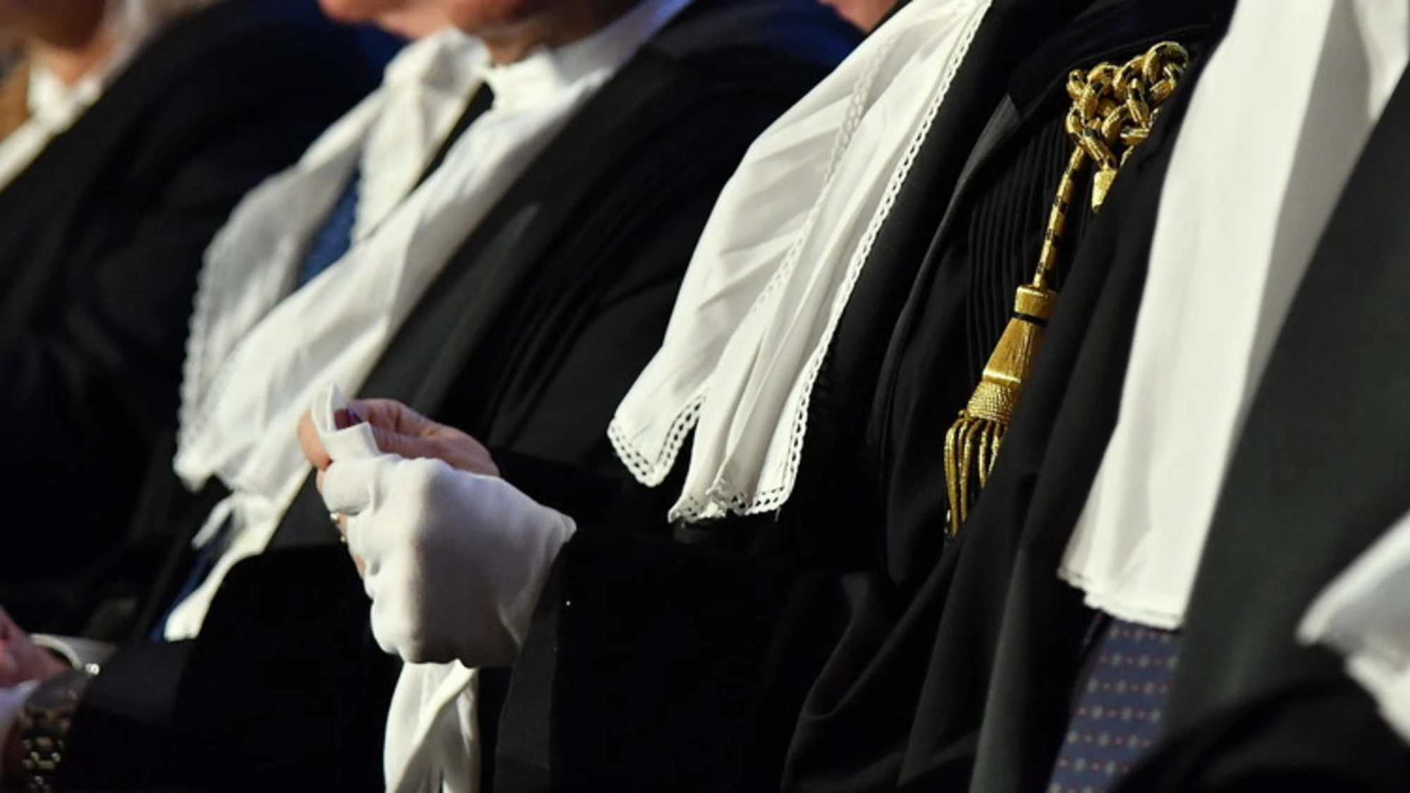 Magistratura, la toga che "spingeva" la moglie salvato dalle toghe