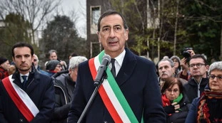 Milano, Beppe Sala si arrende al lockdown: "Misure severe, ma le rispetteremo". Il timore di scontri e rivolte