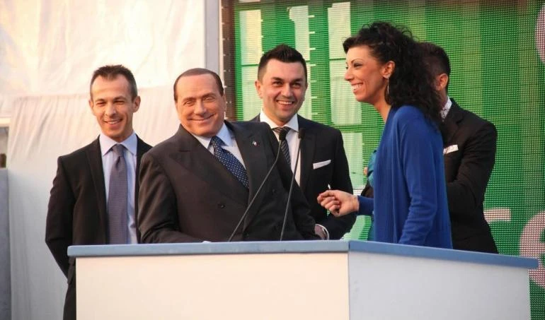 Angela Bruno e la battuta di Berlusconi:&quot;Sono onorata. Anzi no sono imbarazzata&quot;E attacca: &quot;Ad Arcore mandaci tua sorella&quot;