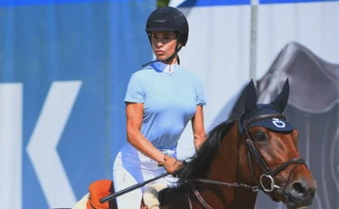 Elisabetta Canalis, estate bollente: dopo questa foto piovono insulti