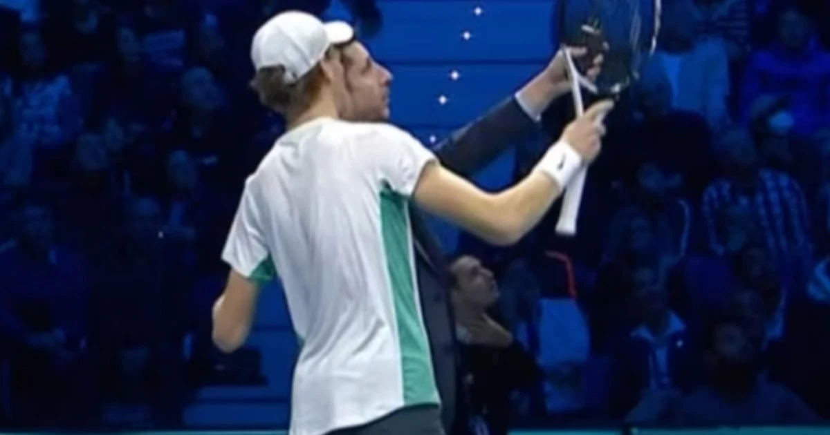 Jannik Sinner interrompe la partita e chiama il giudice: come ha "fregato" Medvedev
