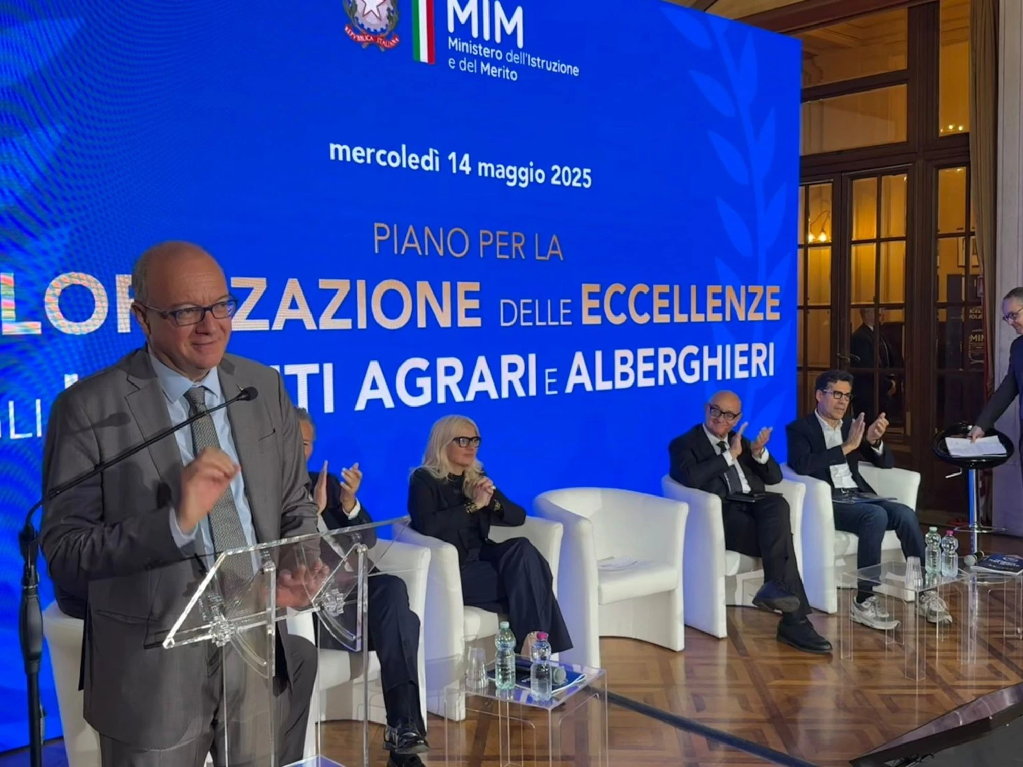 Il Ministro Valditara presenta il marchio “Made in MIM”: valorizzare l’eccellenza produttiva della scuola italiana