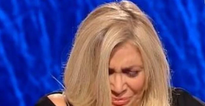 Mara Venier, che dolore: "Ecco cosa capita...". Come la vedremo ridotta in diretta a Domenica In