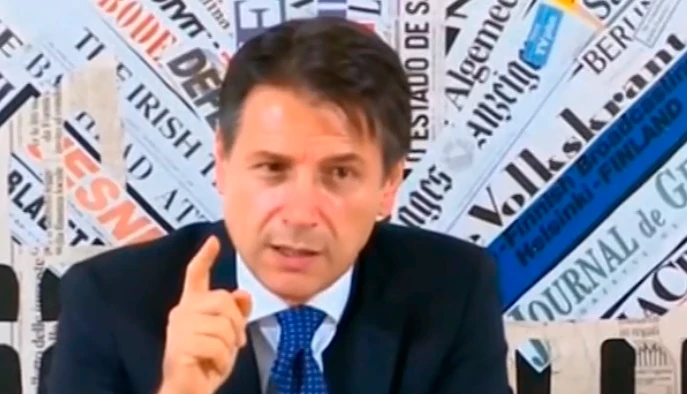 Striscia la Notizia, Giuseppe Conte umiliato in conferenza stampa: vedete la sua faccia? Da brividi