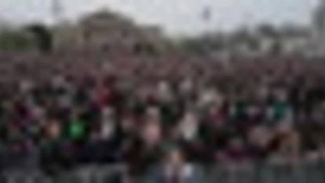 Ungheria al voto, giovani anti-Orban in piazza, Trump lo sostiene