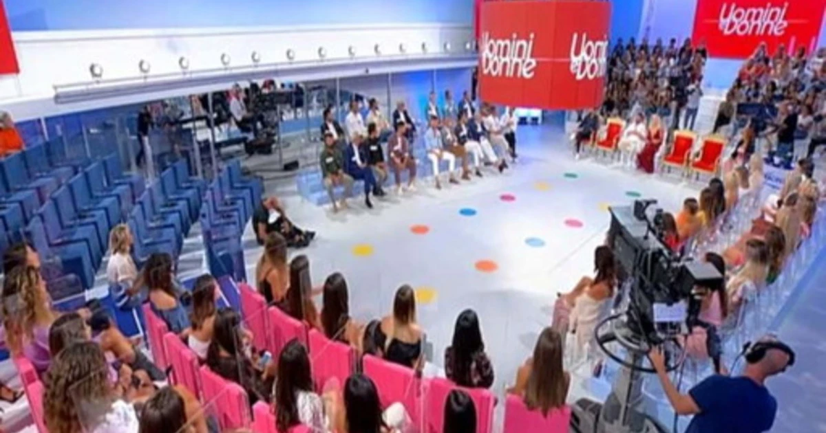 Maria De Filippi infuriata: "Sai cosa dicono di me?", caos a Uomini e Donne
