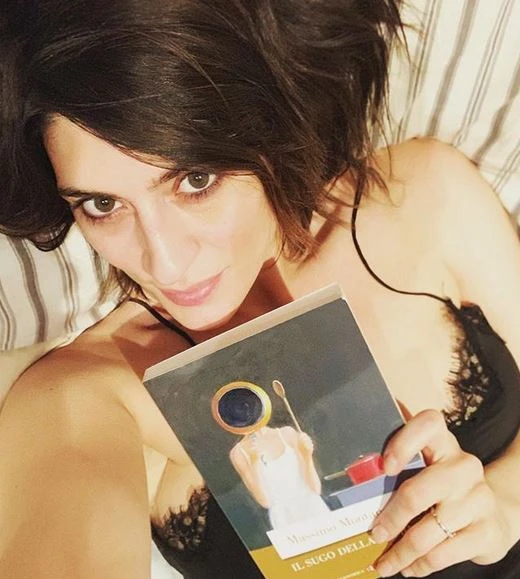 Elisa Isoardi, sfida piccante: "Sono anche gonne e tacchi. Facciamola vedere...". Assalto (erotico) alla Rai