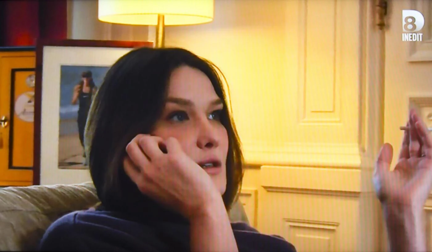 Carla Bruni, la beffa atroce. Lei ricca e di sinistra? Lo sfregio del figlio: oltre il sovranismo, chi vota