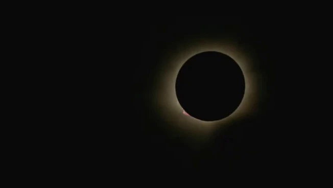Eclissi solare, le immagini