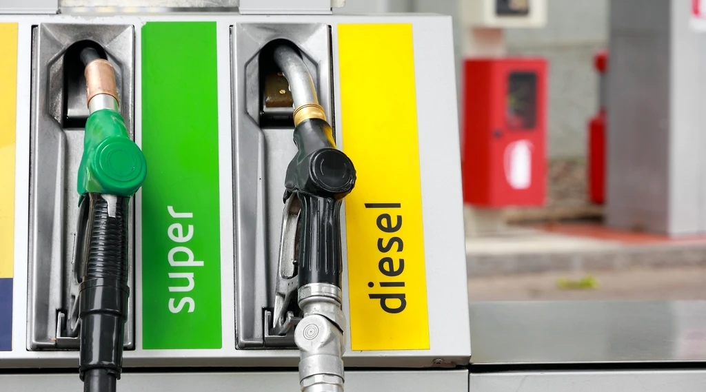 Benzina, prezzi stravolti: cosa cambia da domani 