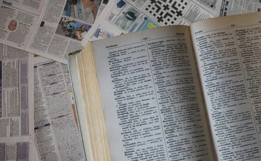 Micromega, spunta l'esilarante "glossario dell’estremismo di destra": le parole che terrorizzano i compagni