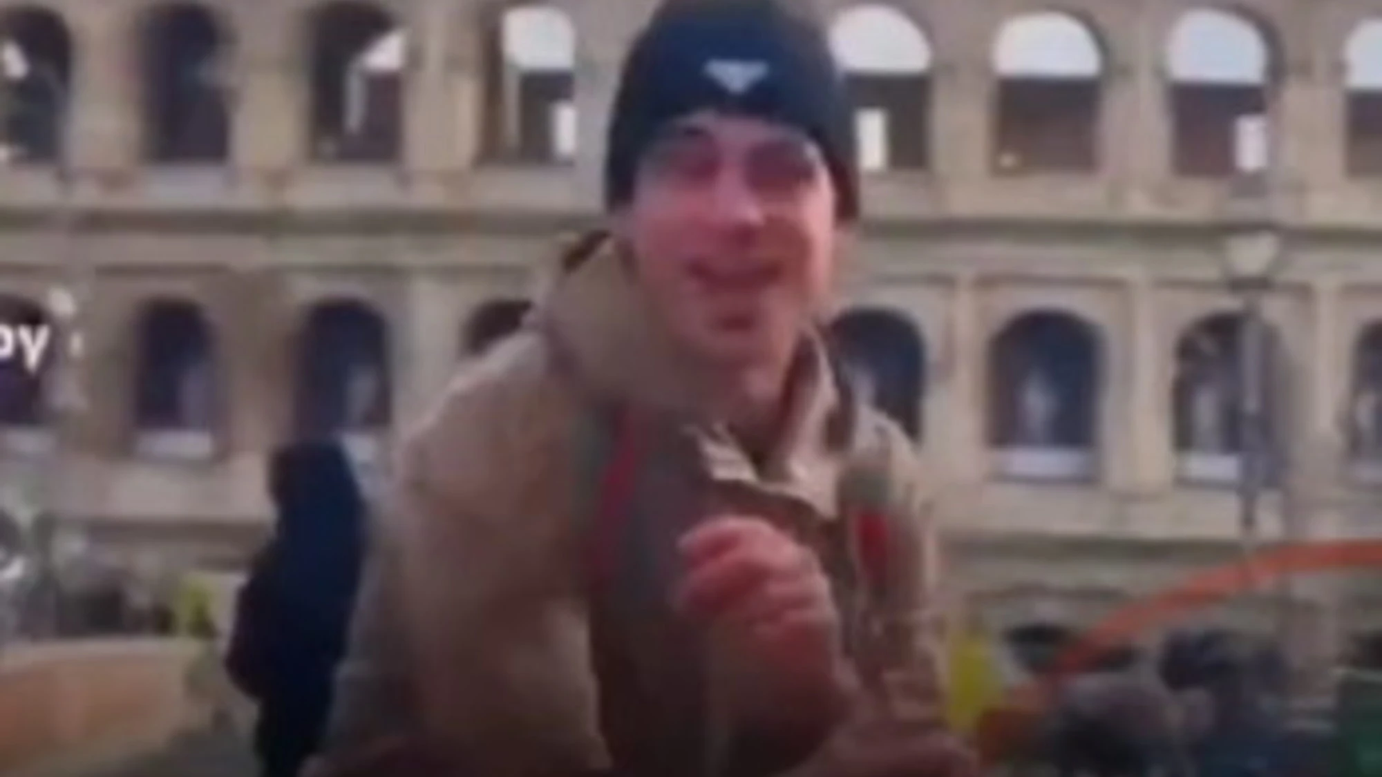 Roma, 22enne egiziano balla brandendo un coltello: denunciato