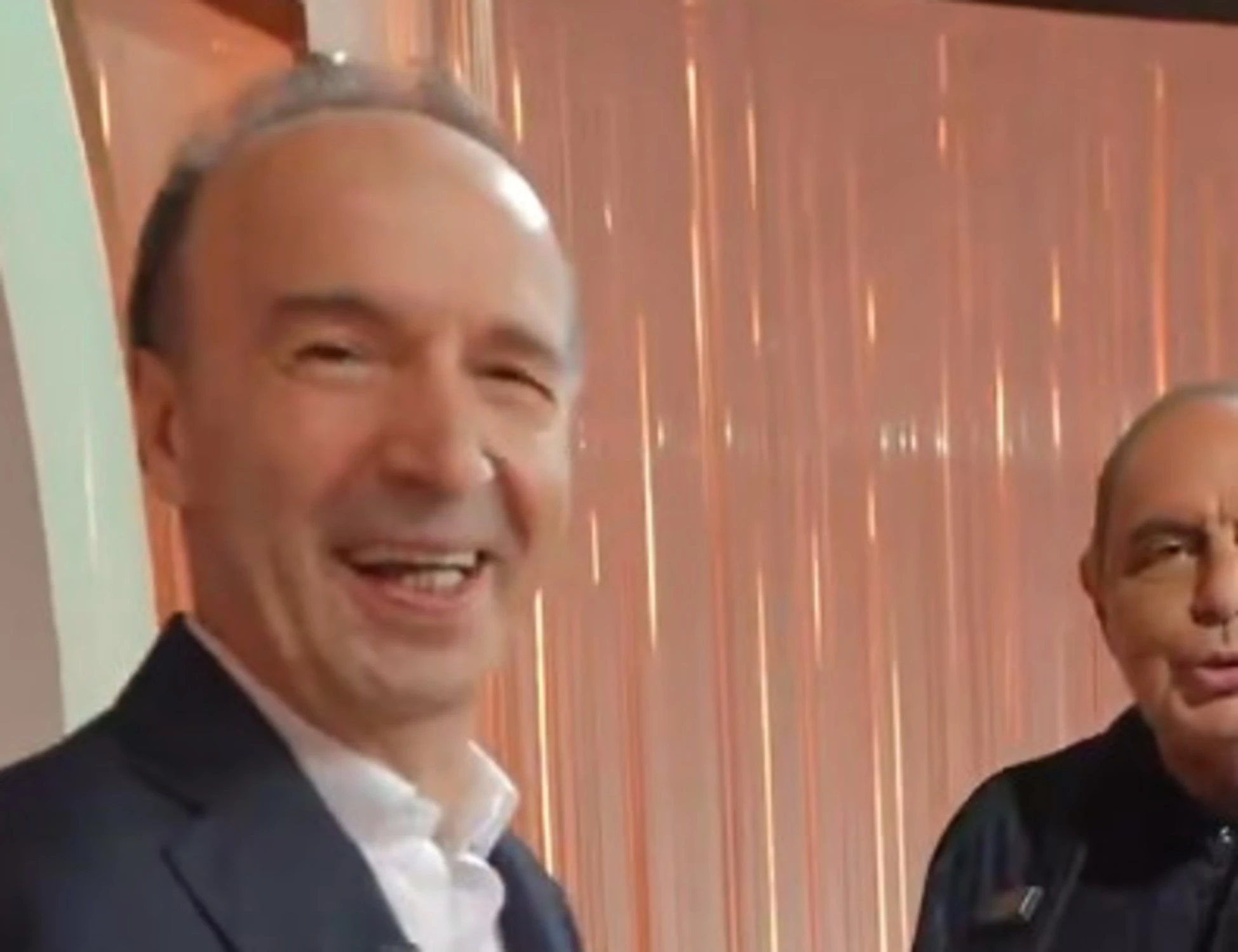 Roberto Benigni da Vespa sfotte la sinistra: "Lui sarebbe il leader perfetto del campo largo"